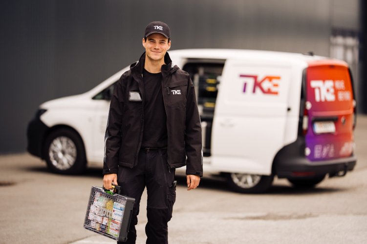 Felvonószerelő-karbantartó állás Budapest és környéke – céges autó, stabil nemzetközi háttér