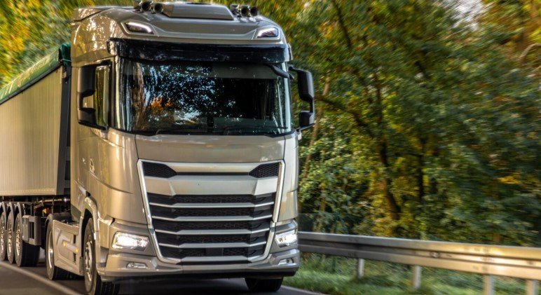 Nemzetközi CE gépkocsivezető Komárom – stabil háttér, tervezhető munkarend