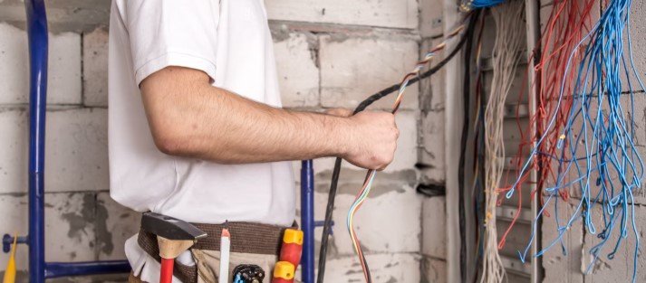 Tapasztalt villanyszerelőket keresünk Budapest XIII. kerület – hosszú távú, jól fizető lehetőség